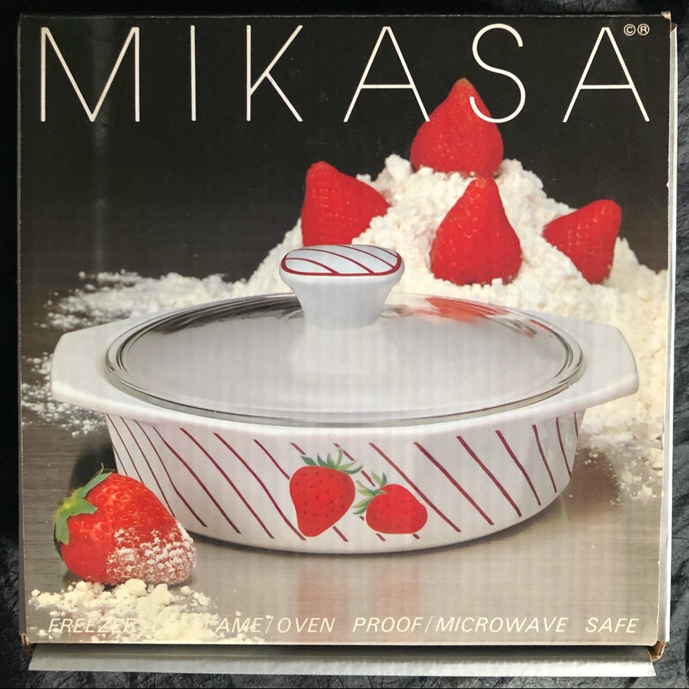 Mikasa Fire & Ice Strawberries Covered Casserole 3/4 Quart Dish